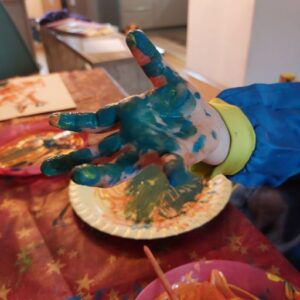 Tagesmutter Hirschacker bunte Kinderhand (mobil)